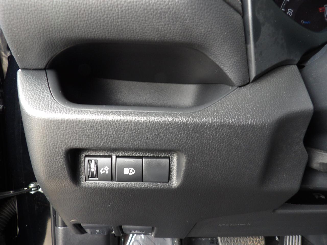 Toyota RAV4 LE FWD (Natl) 2025