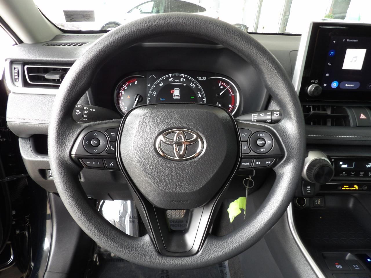 Toyota RAV4 LE FWD (Natl) 2025