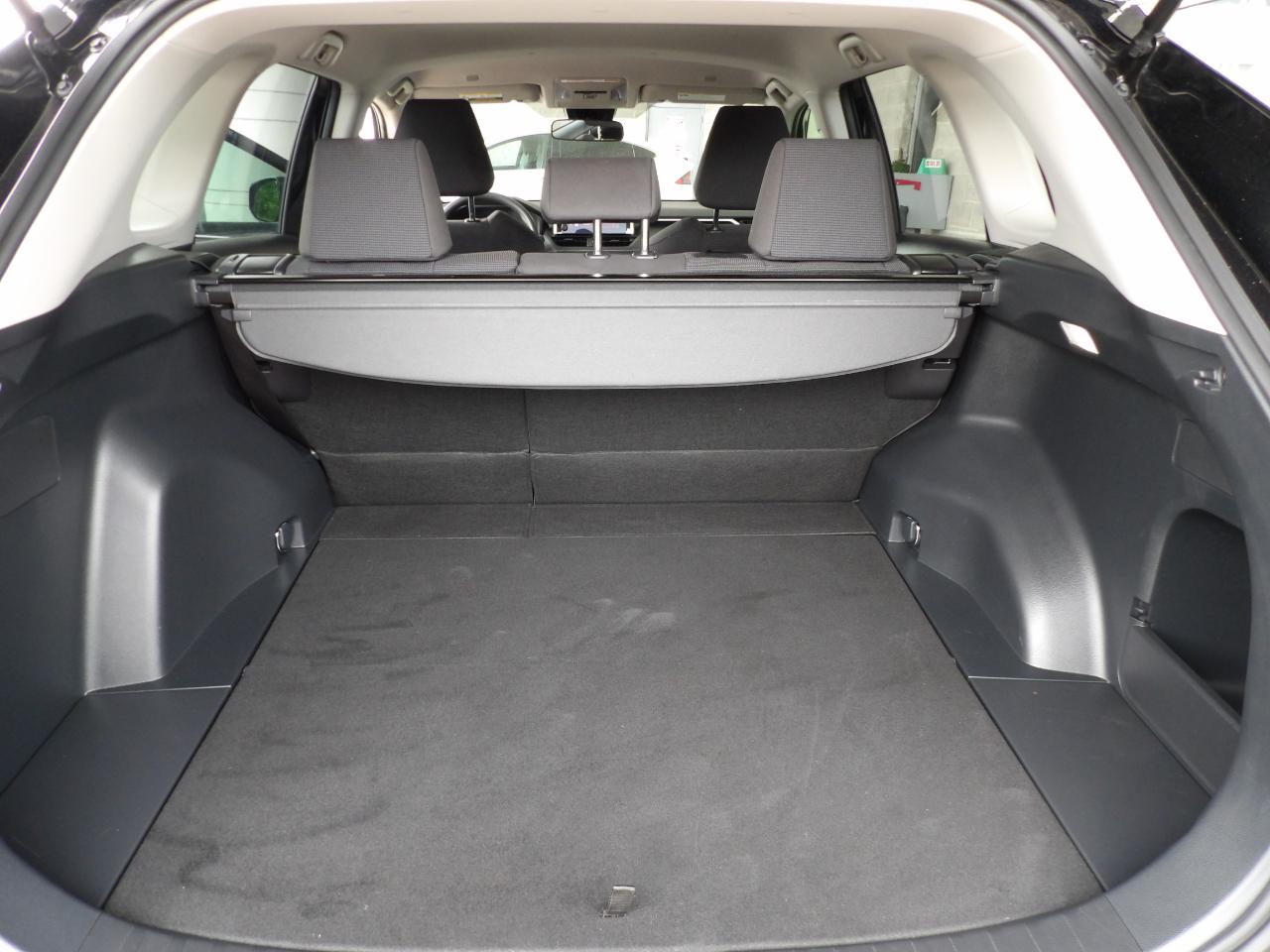 Toyota RAV4 LE FWD (Natl) 2025