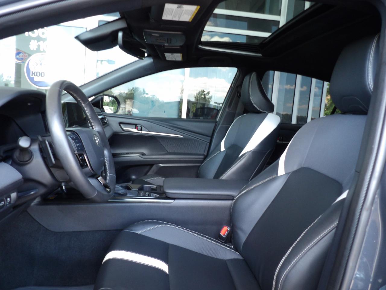 Toyota Camry SE 2025