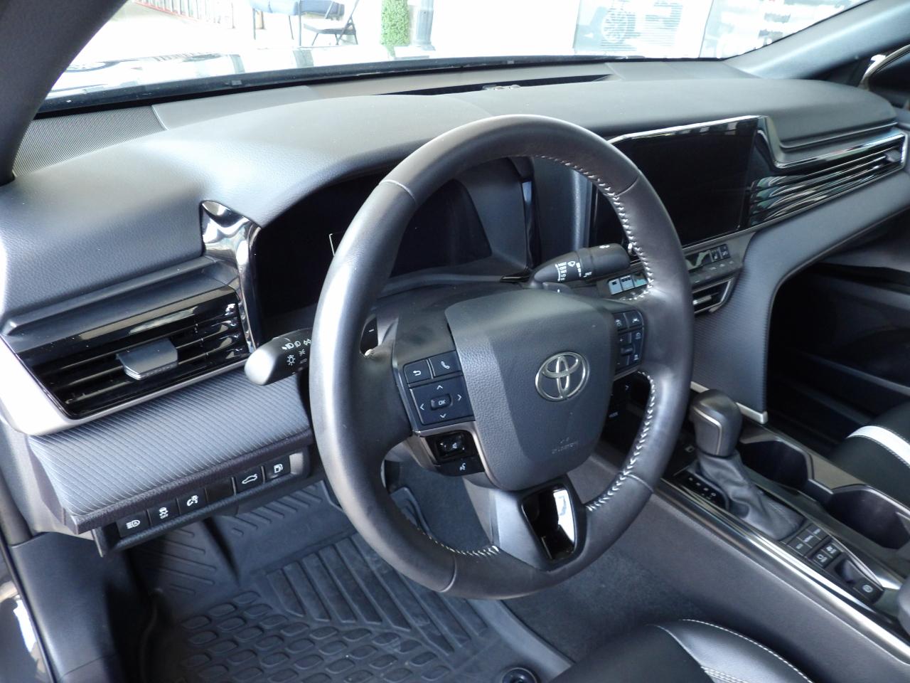 Toyota Camry SE 2025