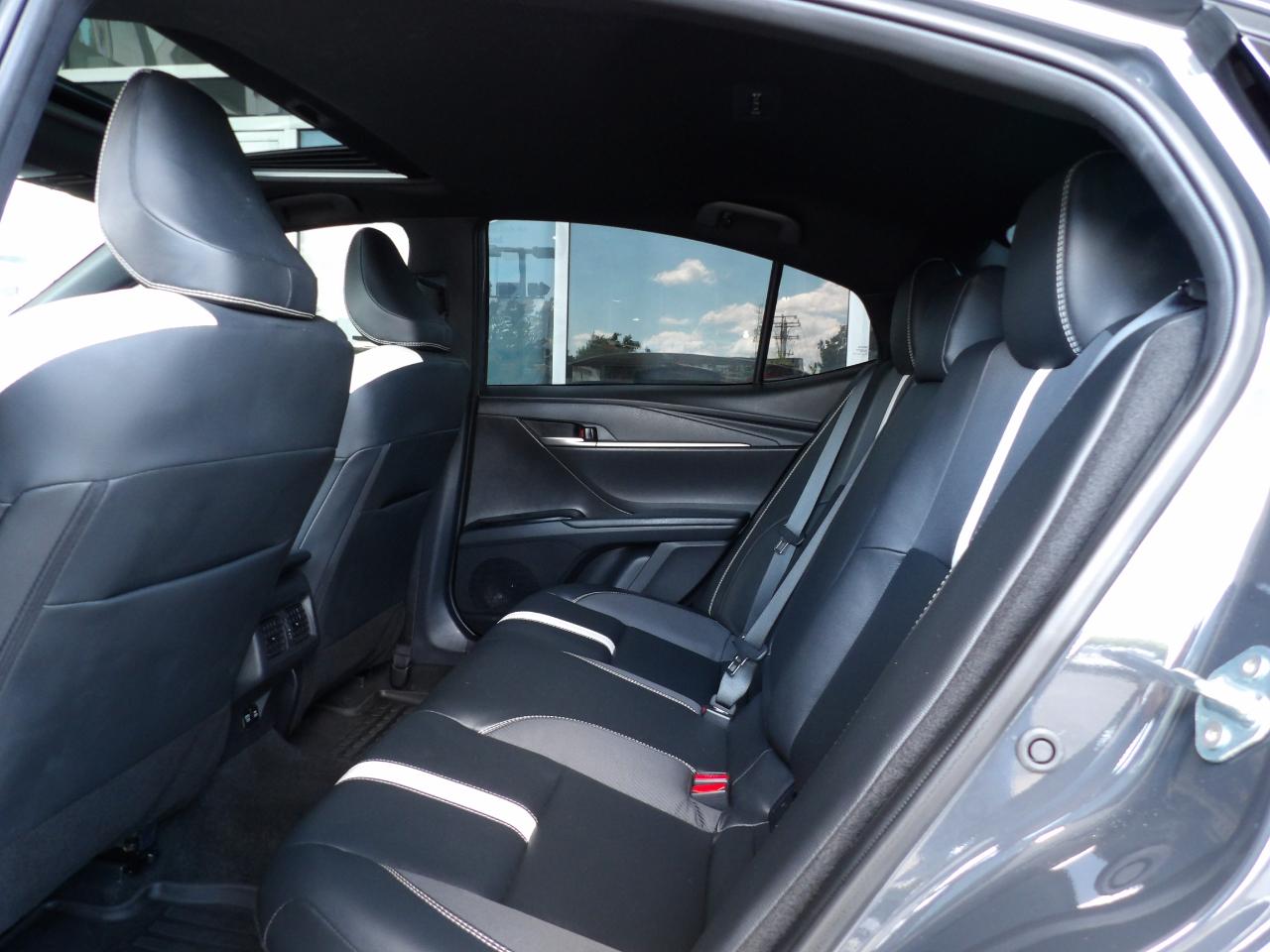 Toyota Camry SE 2025