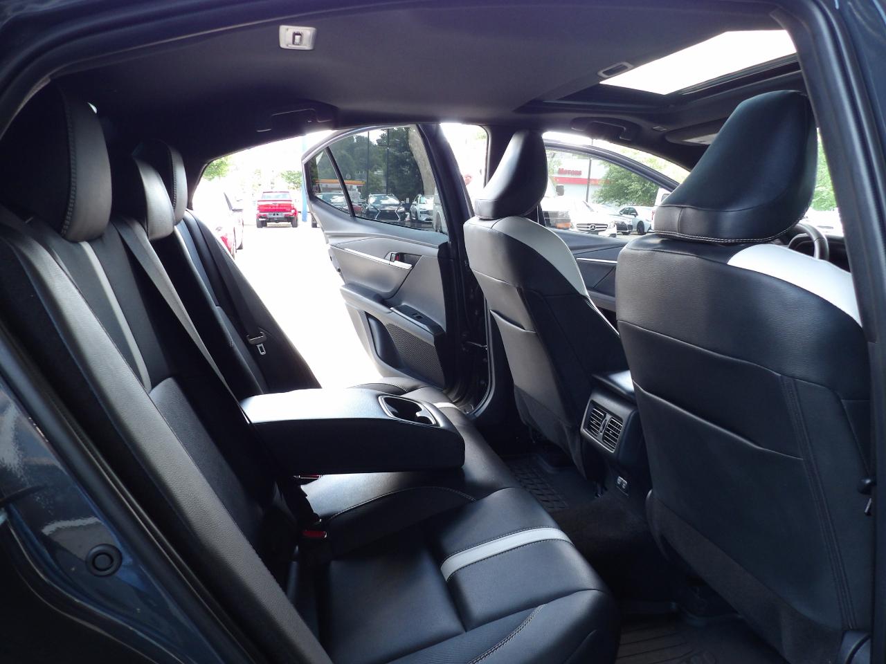Toyota Camry SE 2025
