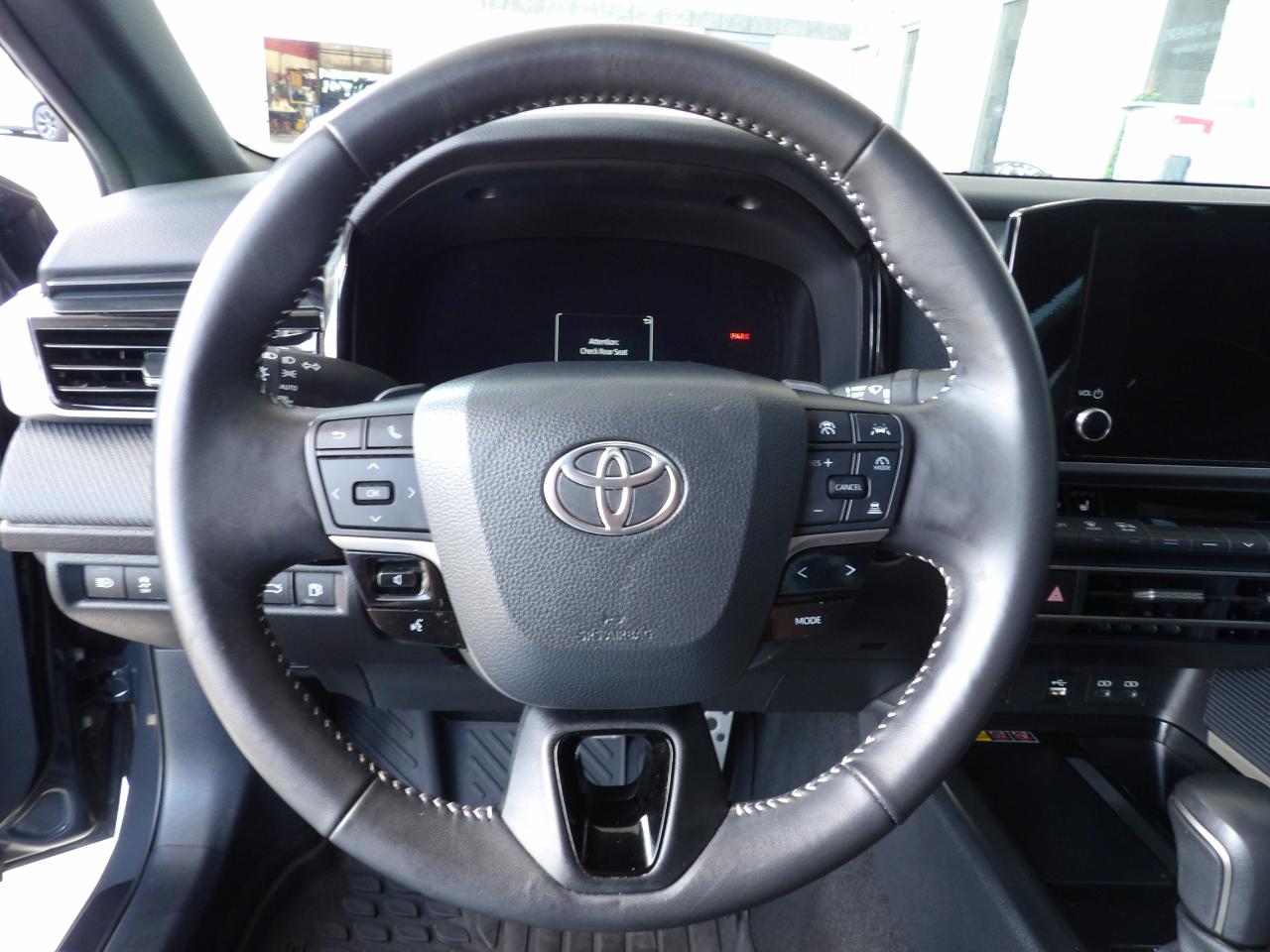 Toyota Camry SE 2025