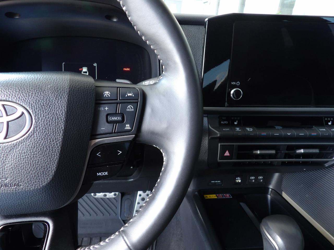 Toyota Camry SE 2025