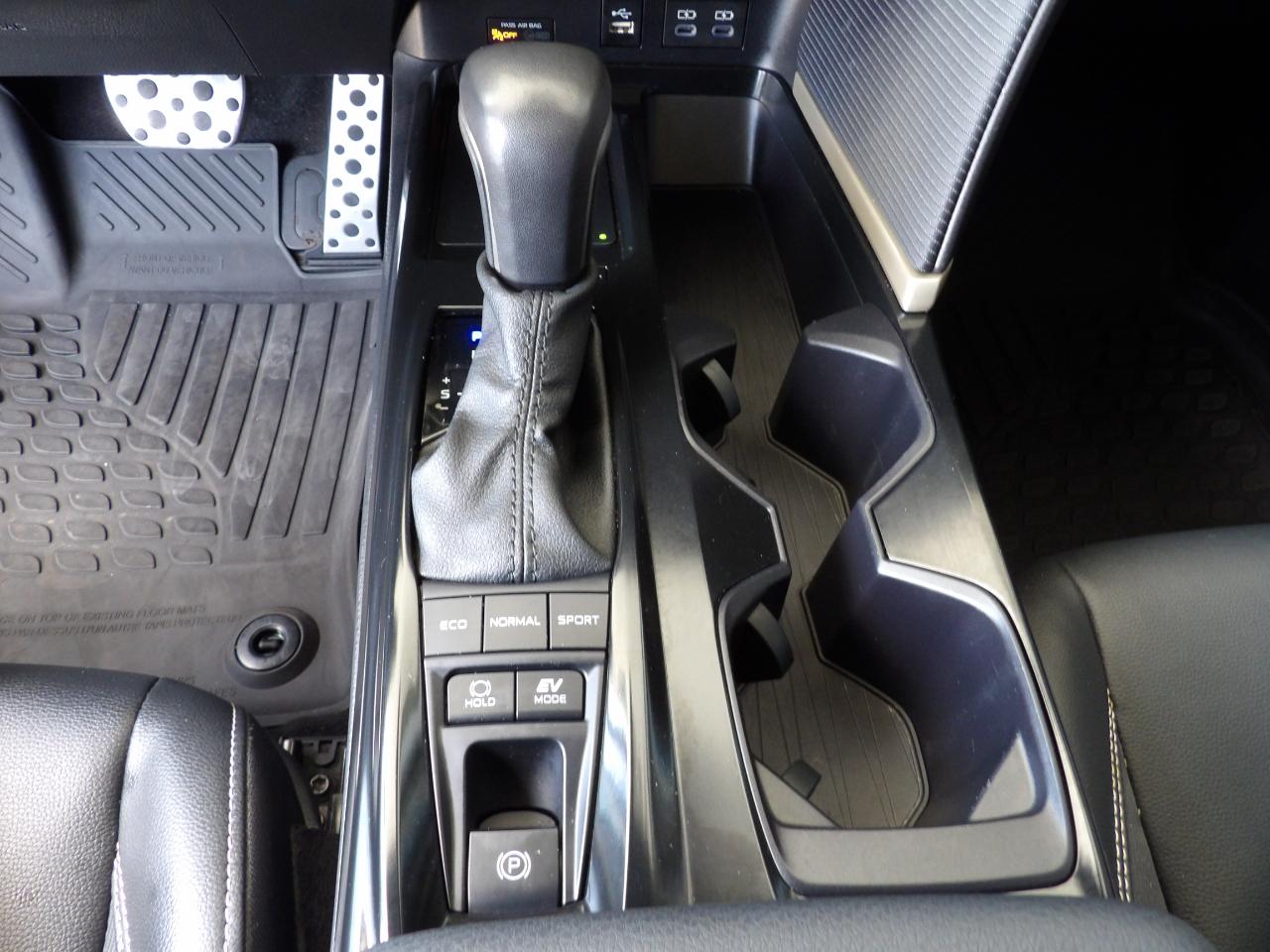 Toyota Camry SE 2025