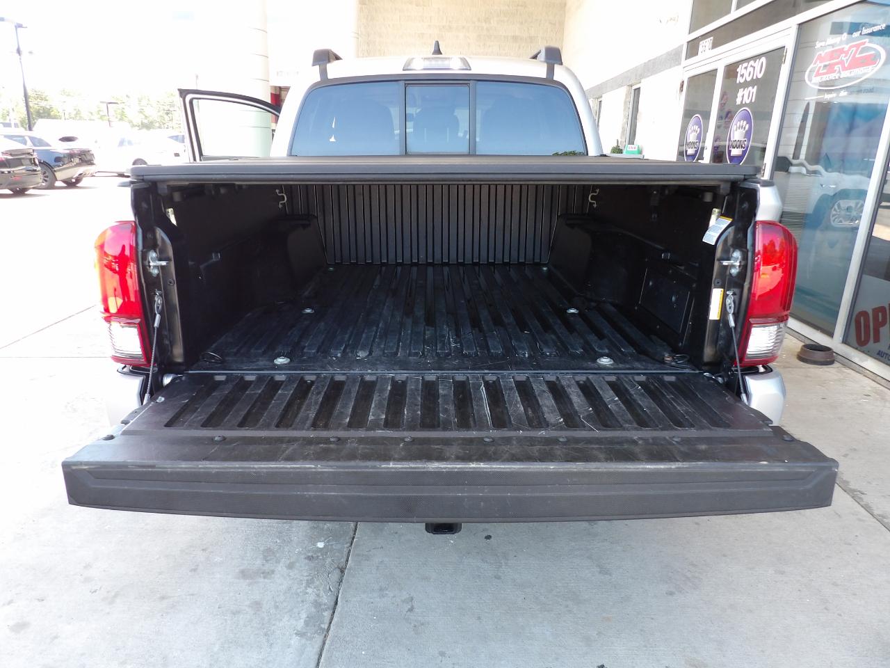 Toyota Tacoma 4WD SR Double Cab 5' Bed V6 AT (Natl) 2023