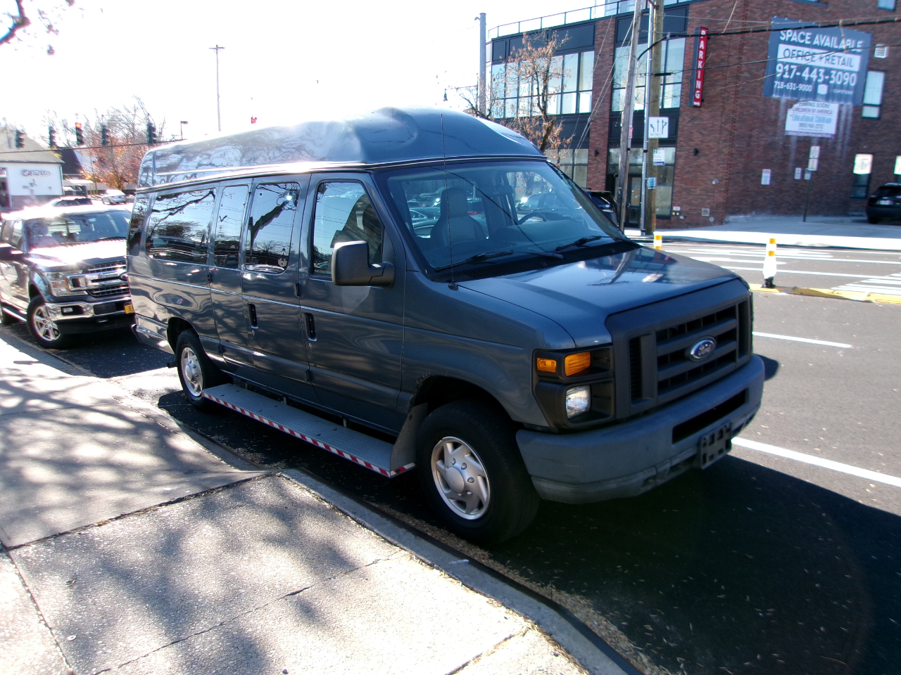 2014 Ford Econoline E-250 Extended Hi Roof wheel chair lift