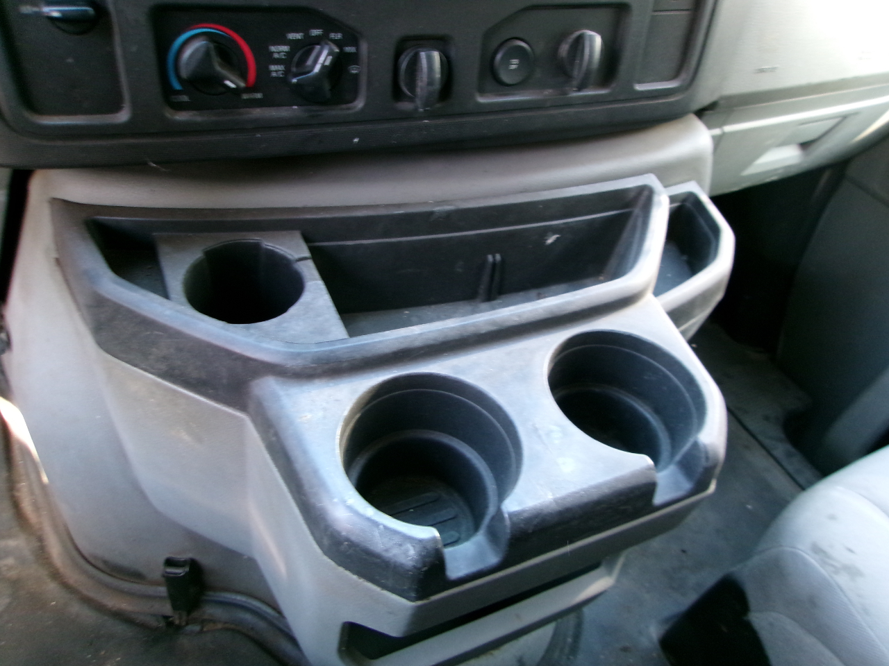 Ford Econoline E-350 Super Duty 2013