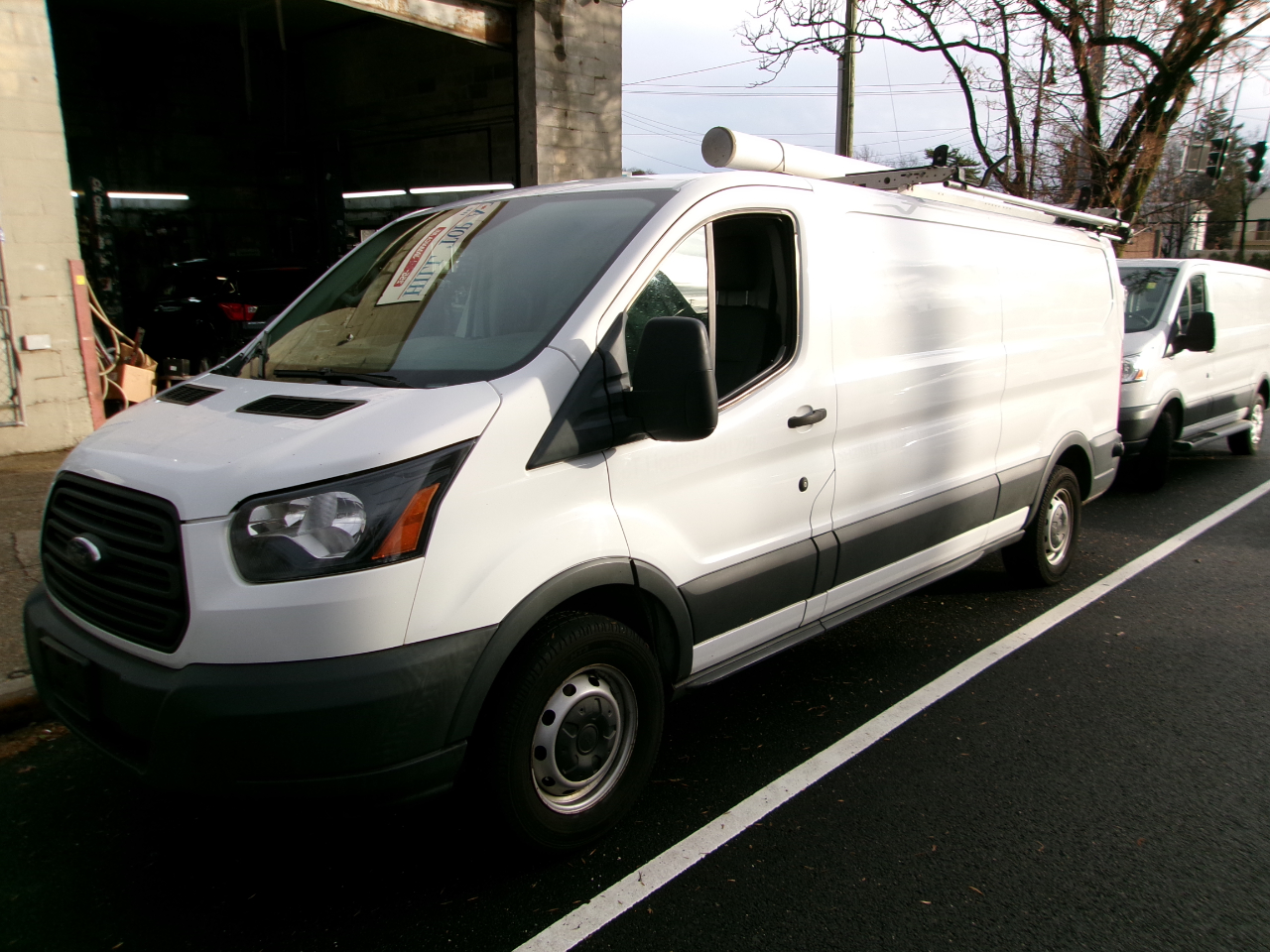 Ford Transit 150 Van Low Roof 60/40 Pass. 148-in. WB 2018