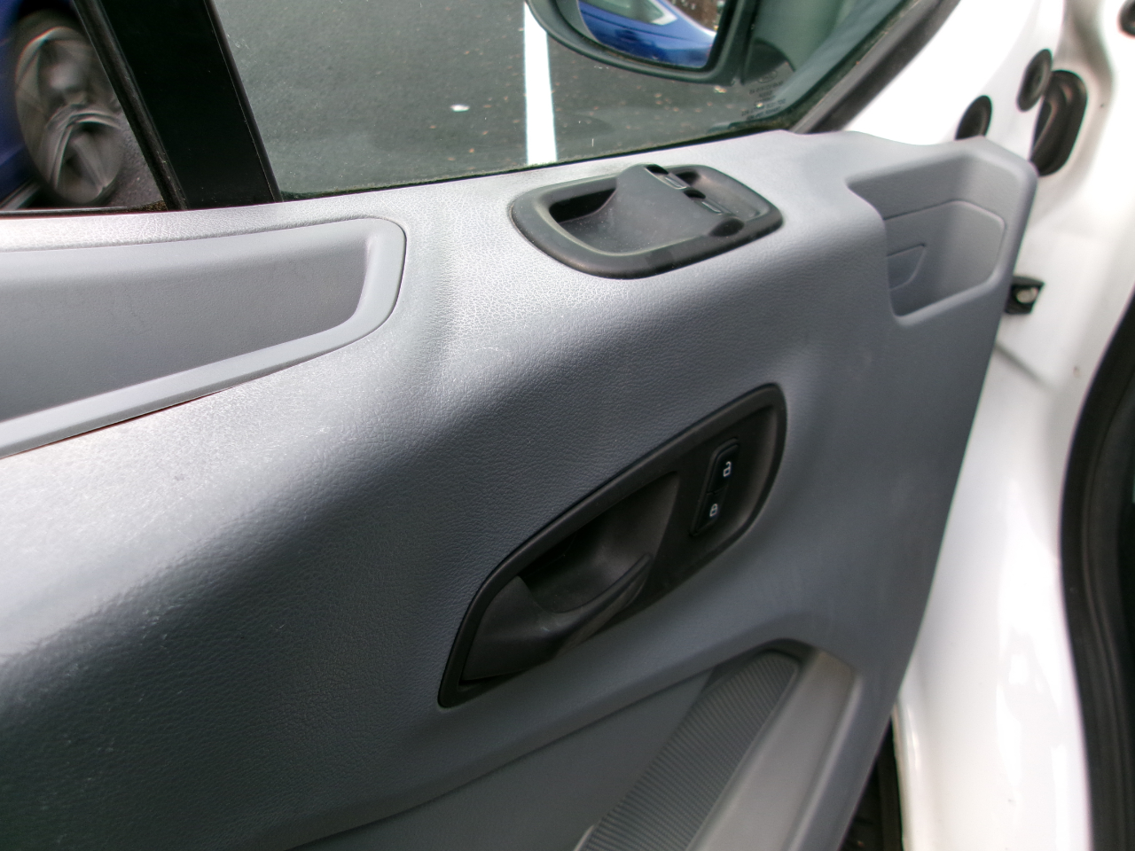 Ford Transit 150 Van Low Roof 60/40 Pass. 148-in. WB 2018