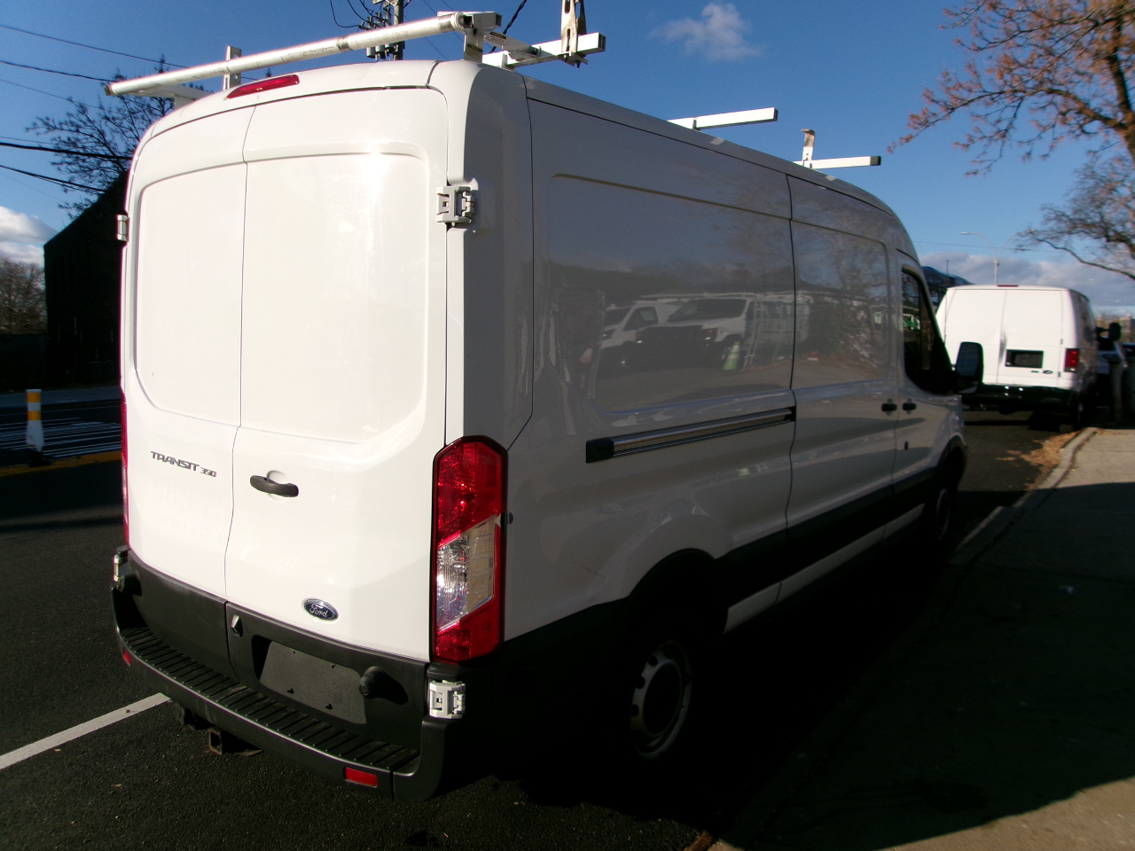 Ford Transit 350 Van Med. Roof w/Sliding Pass. 148-in. WB 2017