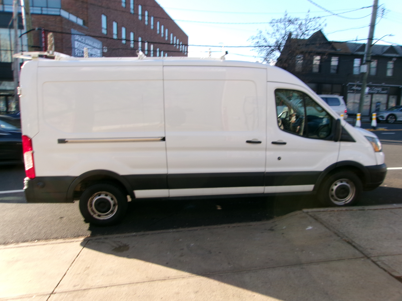 Ford Transit 350 Van Med. Roof w/Sliding Pass. 148-in. WB 2017