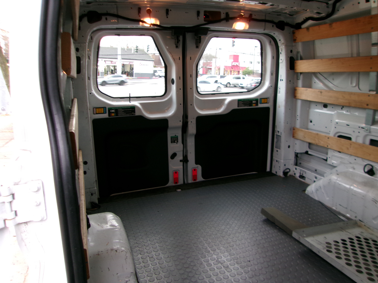 Ford Transit 250 Van Low Roof 60/40 Pass.130-in. WB 2016