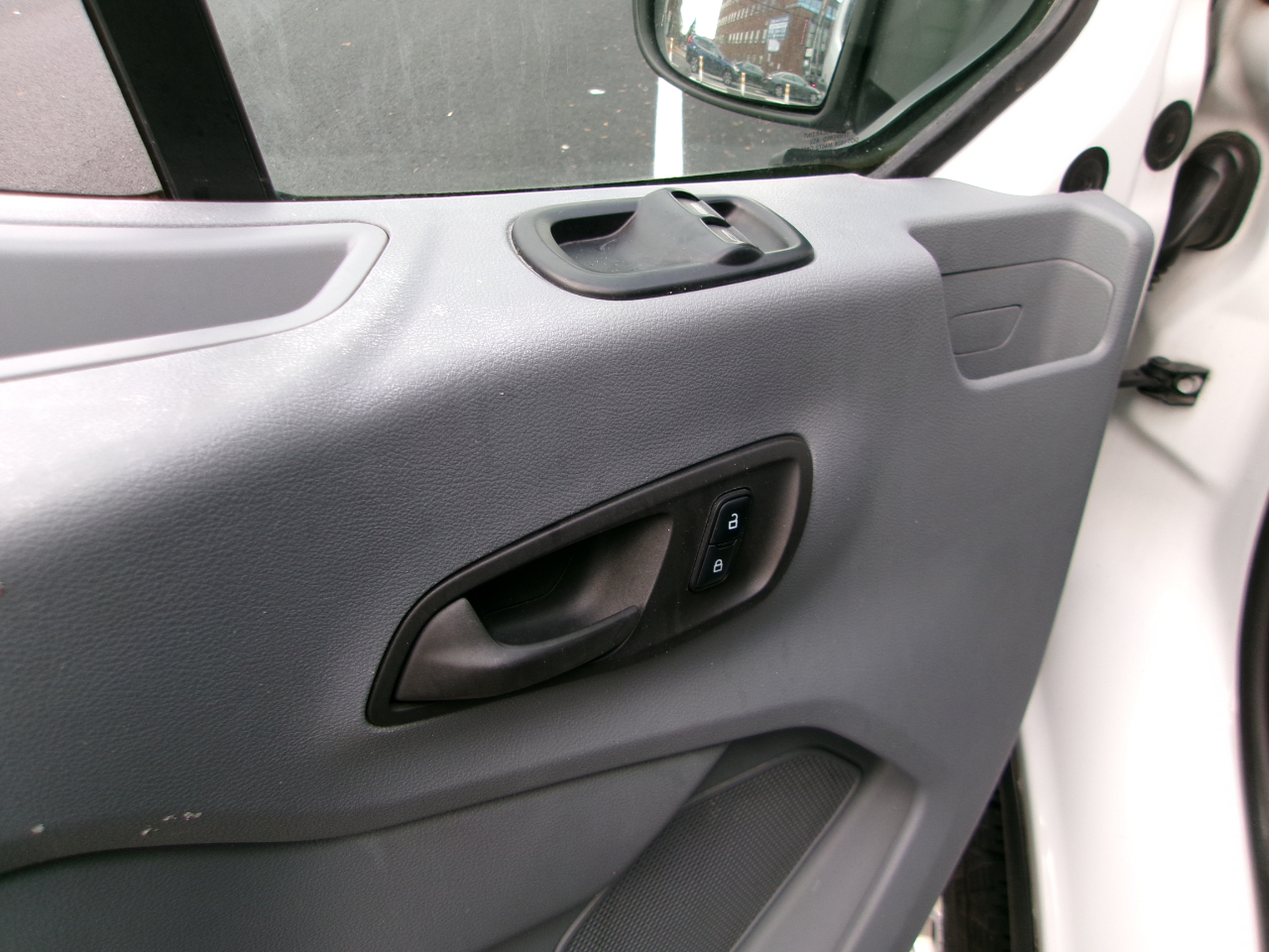 Ford Transit 250 Van Low Roof 60/40 Pass.130-in. WB 2016