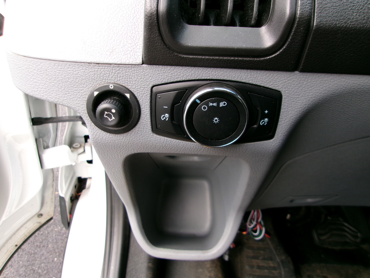 Ford Transit 250 Van Low Roof 60/40 Pass.130-in. WB 2016