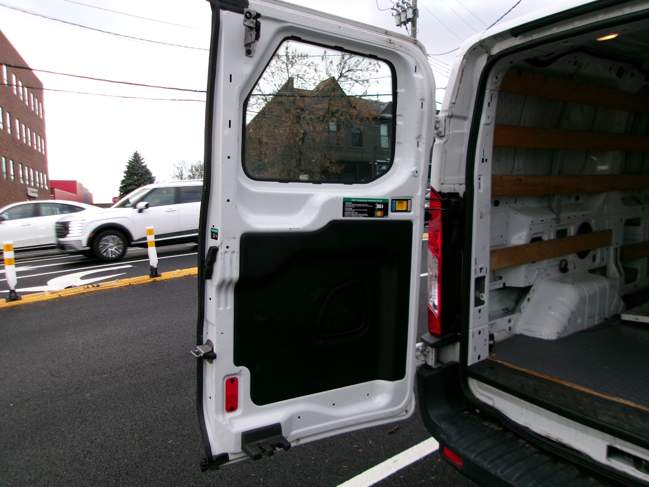 Ford Transit 250 Van Low Roof 60/40 Pass.130-in. WB 2016