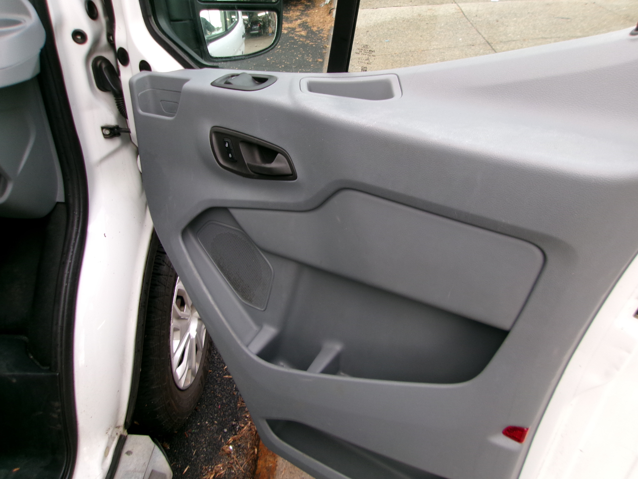 Ford Transit 250 Van Low Roof 60/40 Pass.130-in. WB 2016