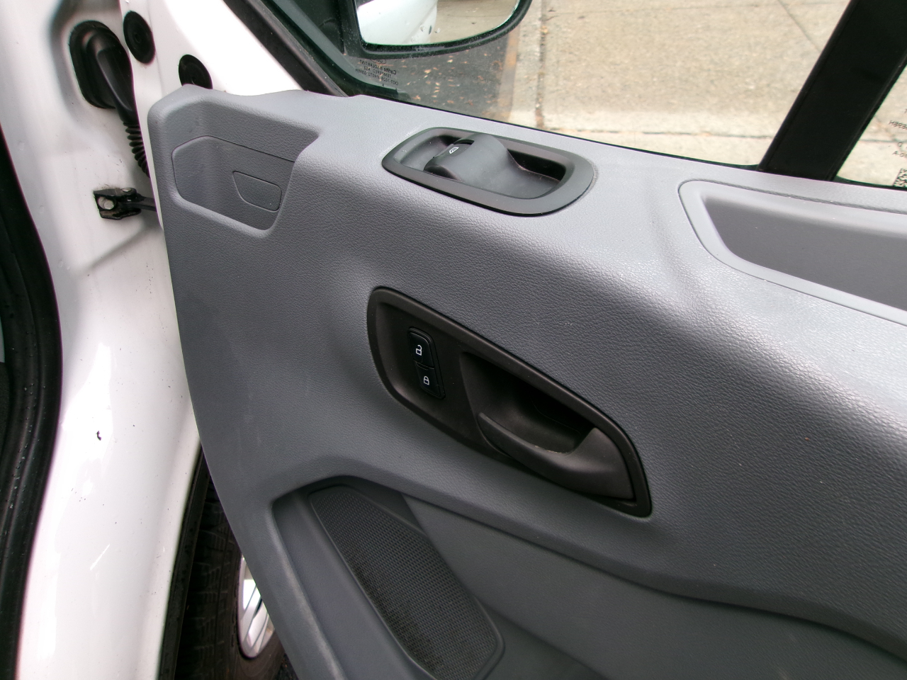 Ford Transit 250 Van Low Roof 60/40 Pass.130-in. WB 2016