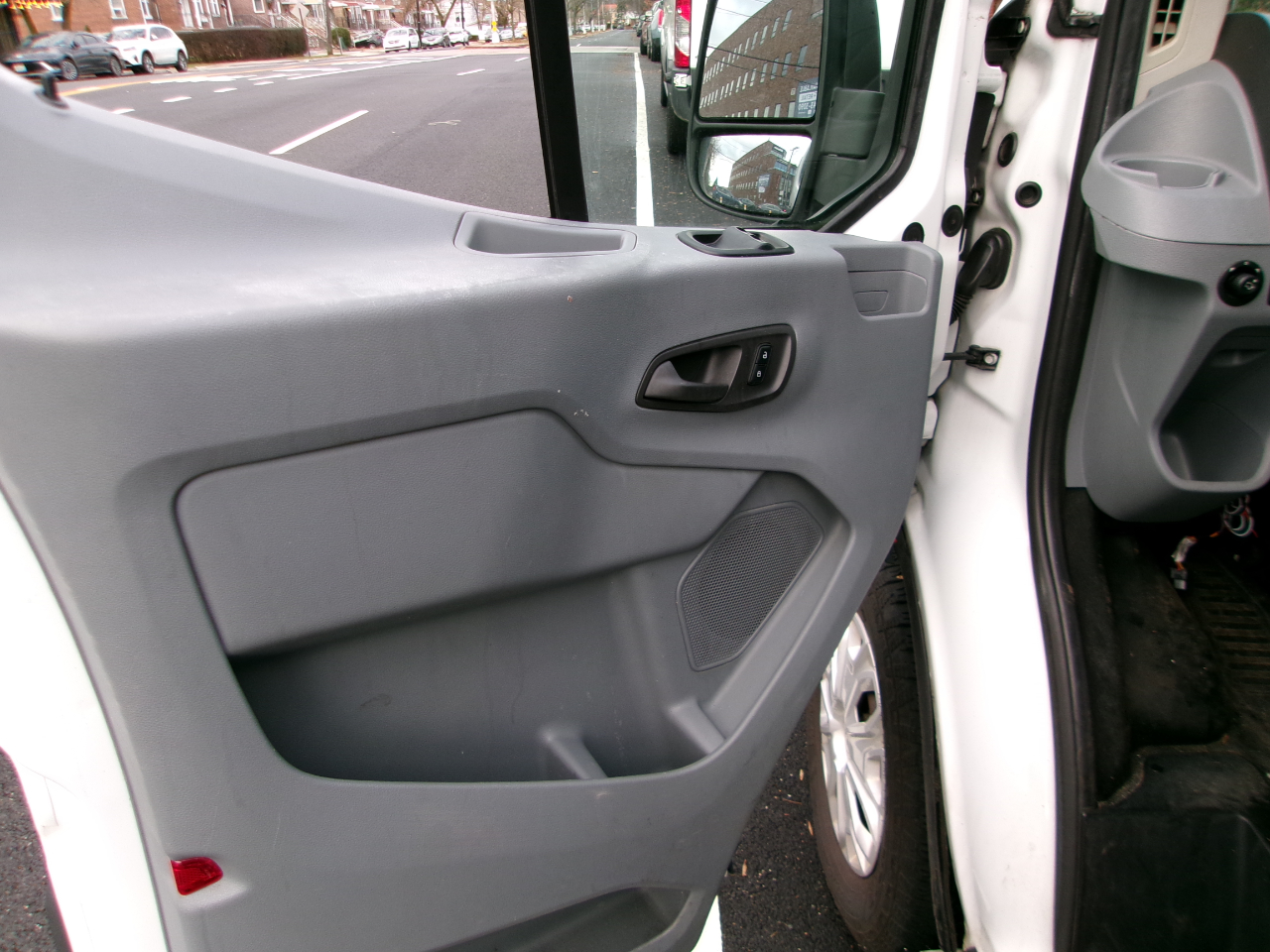 Ford Transit 250 Van Low Roof 60/40 Pass.130-in. WB 2016