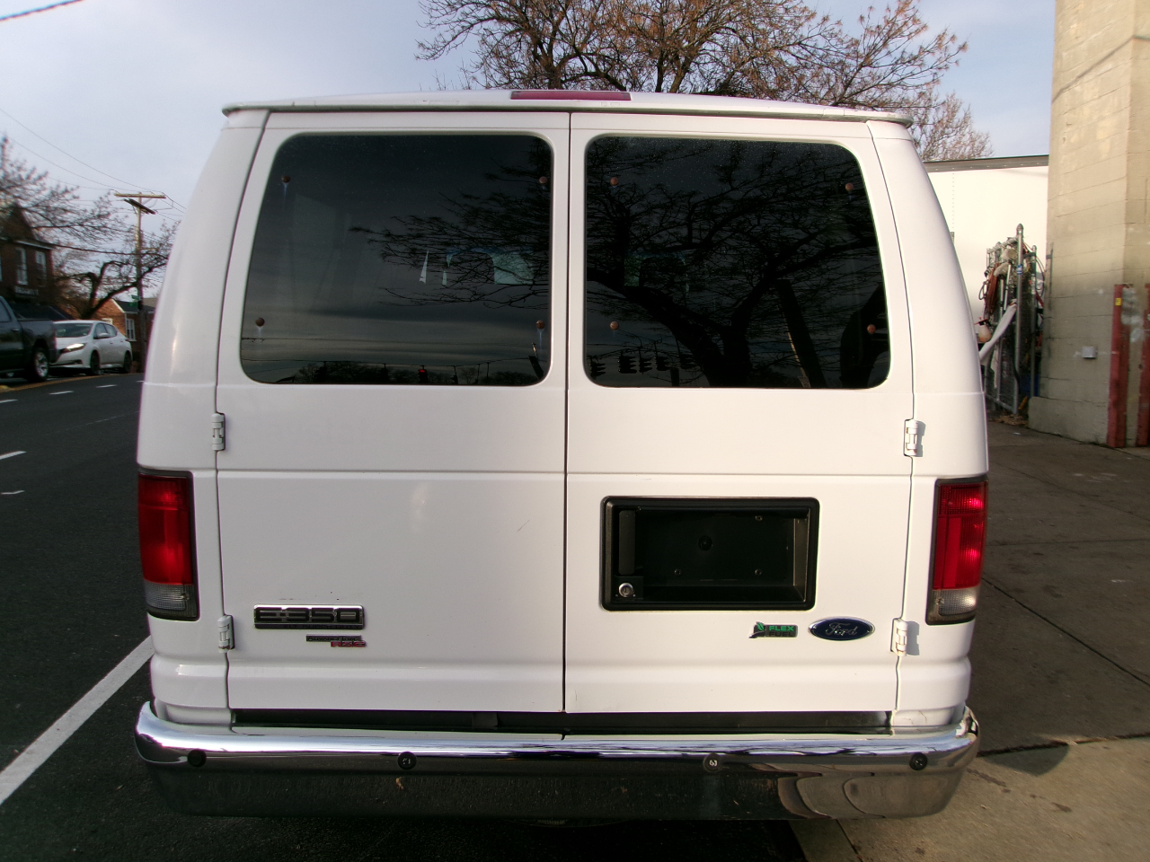 Ford Econoline E-350 XLT Super Duty 2009