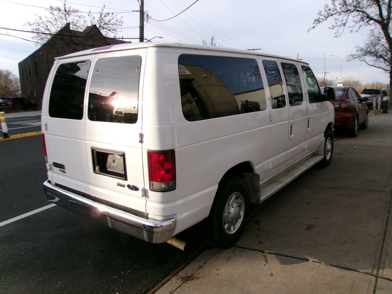 Ford Econoline E-350 XLT Super Duty 2009