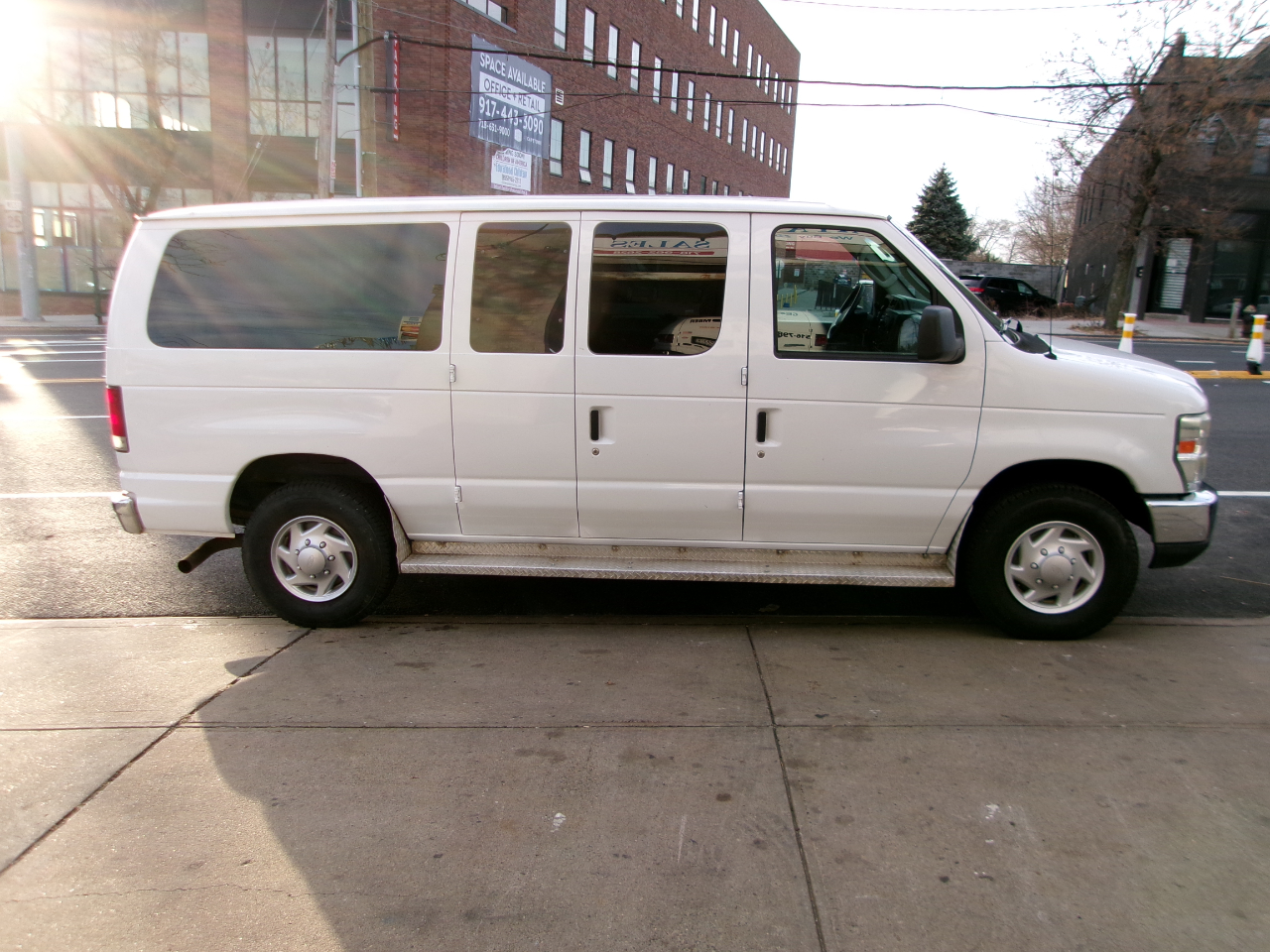Ford Econoline E-350 XLT Super Duty 2009
