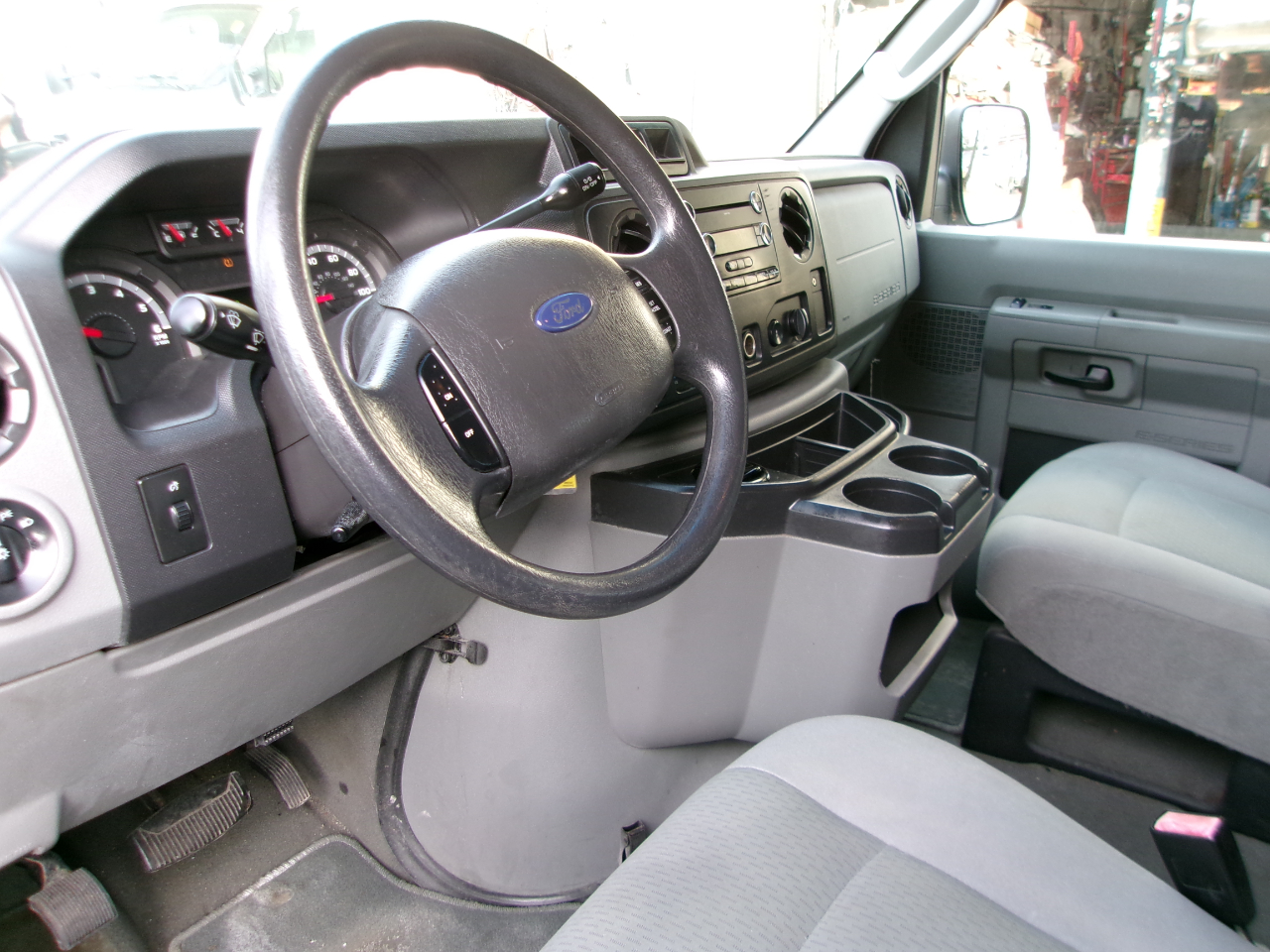 Ford Econoline E-350 XLT Super Duty 2009