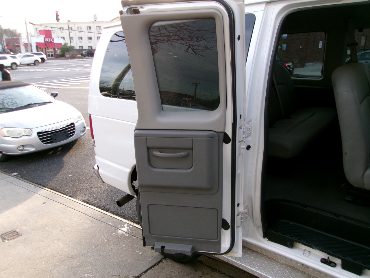 Ford Econoline E-350 XLT Super Duty 2009