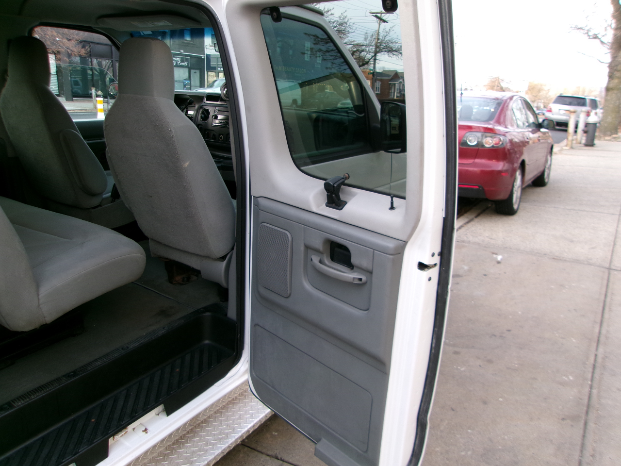 Ford Econoline E-350 XLT Super Duty 2009