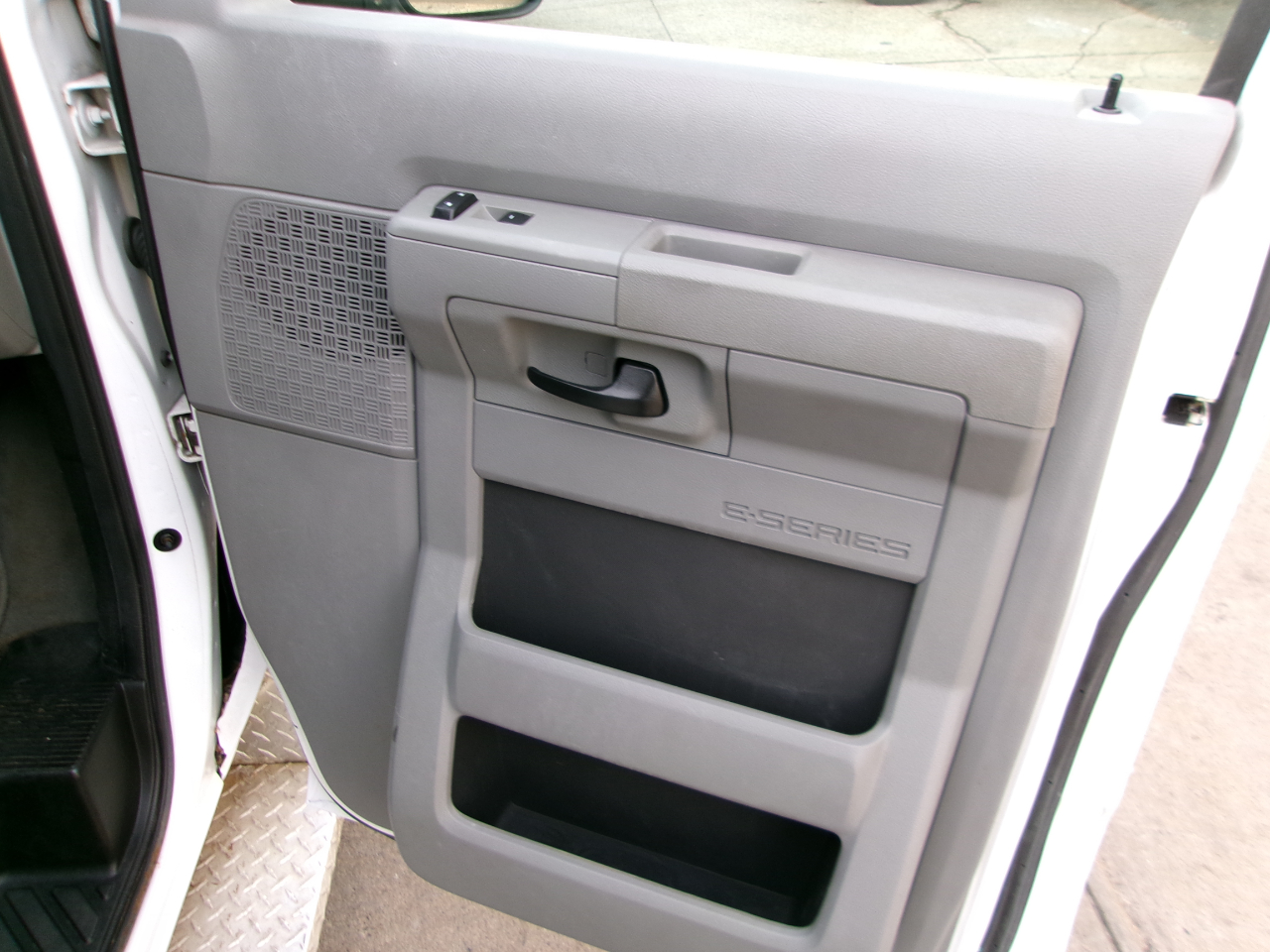 Ford Econoline E-350 XLT Super Duty 2009