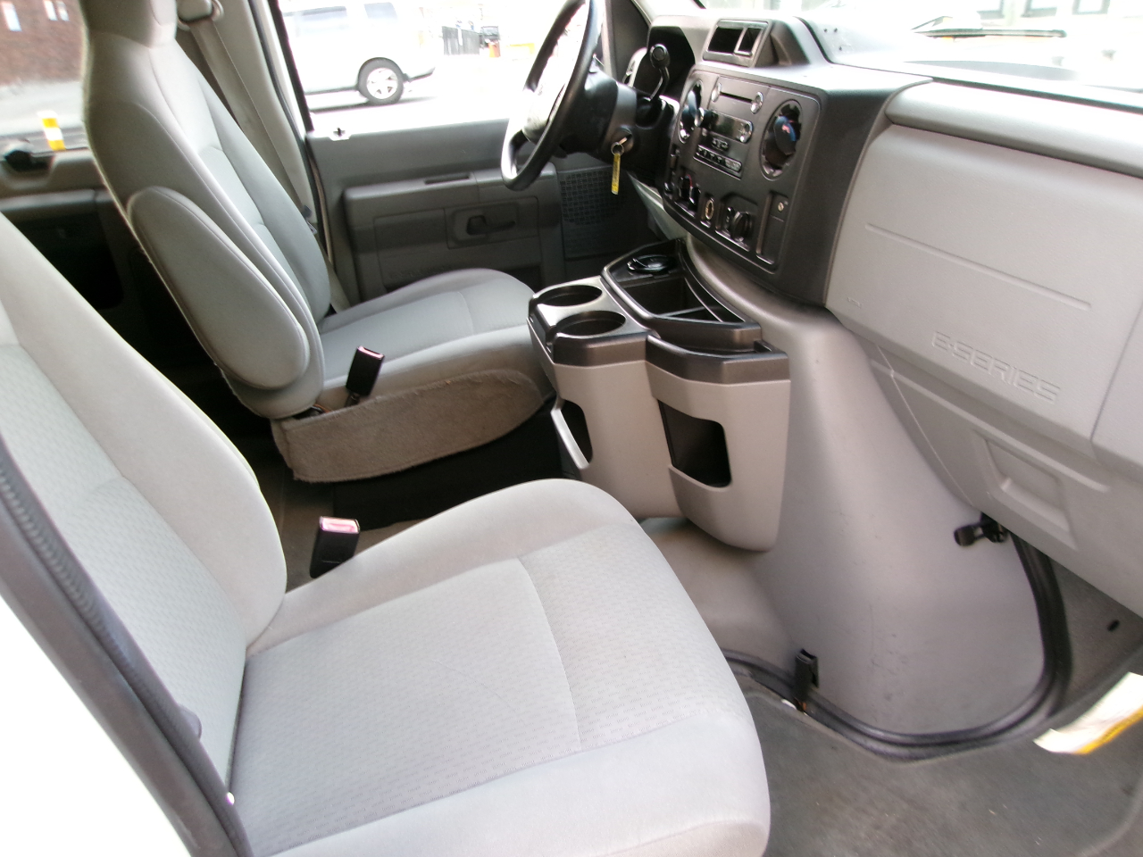 Ford Econoline E-350 XLT Super Duty 2009