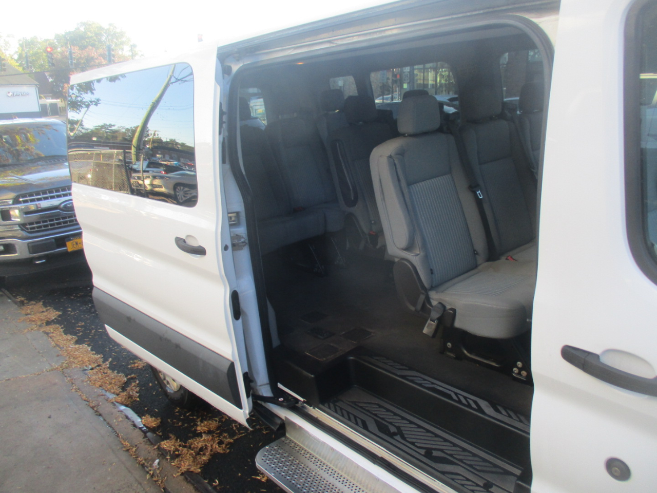 Ford Transit 350 Wagon Low Roof XLT 60/40 Pass. 148-in. WB 2019