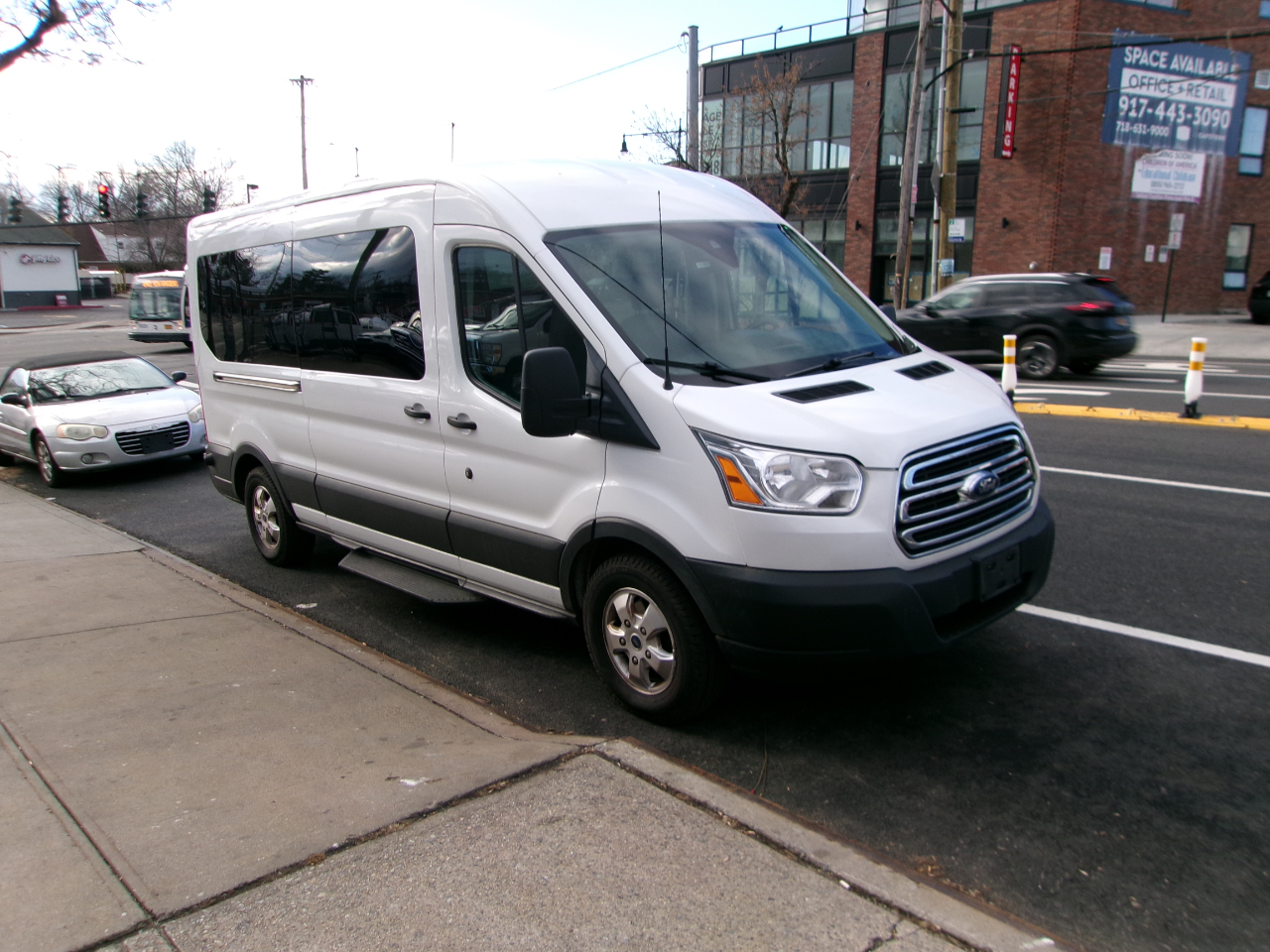 Ford Transit 350 Wagon Med. Roof XL w/Sliding Pass. 148-in. WB 2019