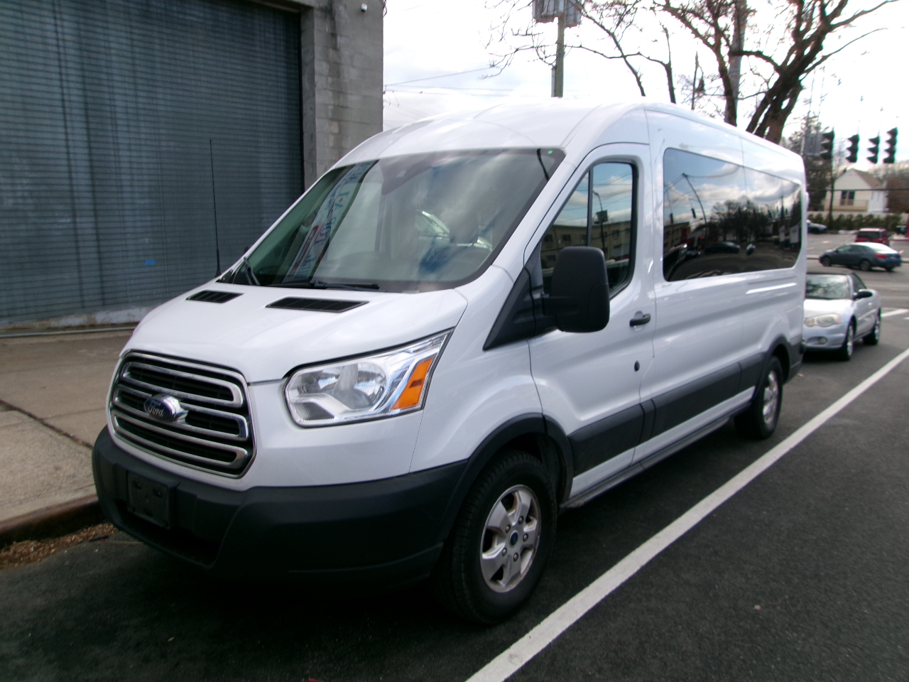 Ford Transit 350 Wagon Med. Roof XL w/Sliding Pass. 148-in. WB 2019