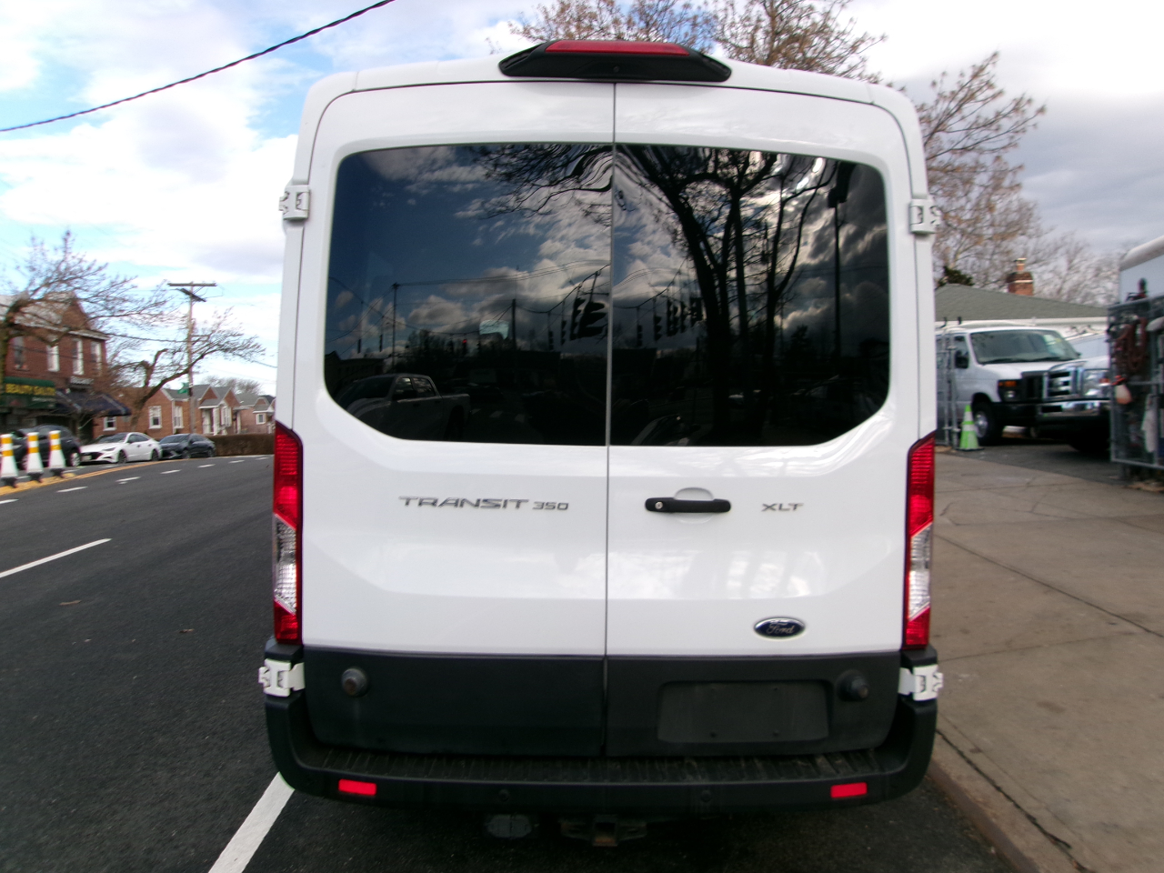 Ford Transit 350 Wagon Med. Roof XL w/Sliding Pass. 148-in. WB 2019