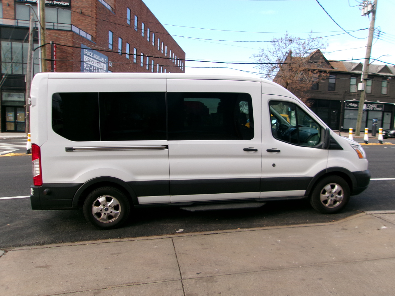 Ford Transit 350 Wagon Med. Roof XL w/Sliding Pass. 148-in. WB 2019