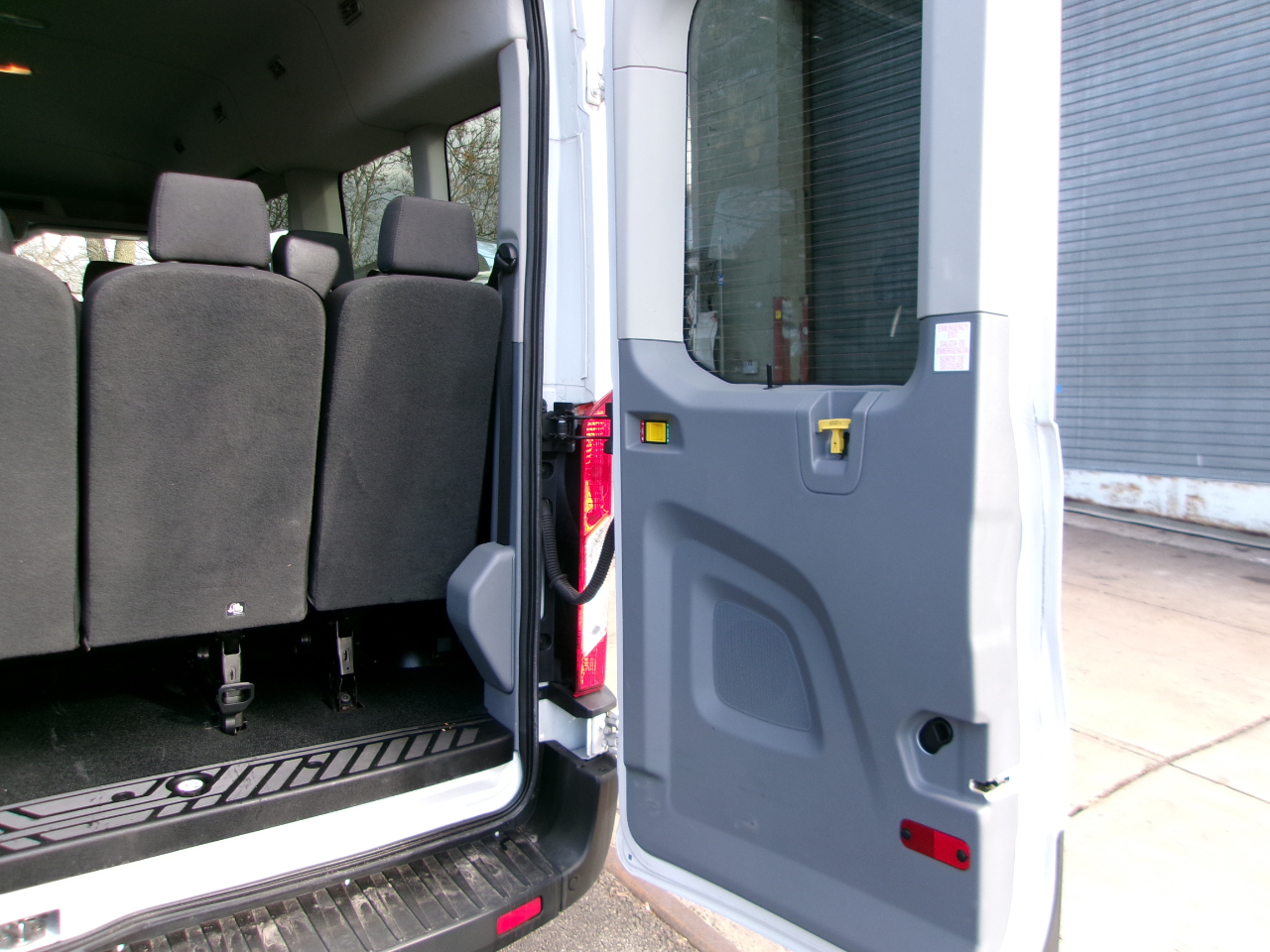 Ford Transit 350 Wagon Med. Roof XL w/Sliding Pass. 148-in. WB 2019