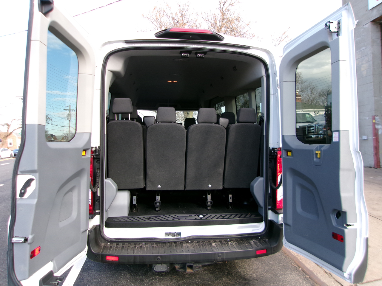 Ford Transit 350 Wagon Med. Roof XL w/Sliding Pass. 148-in. WB 2019