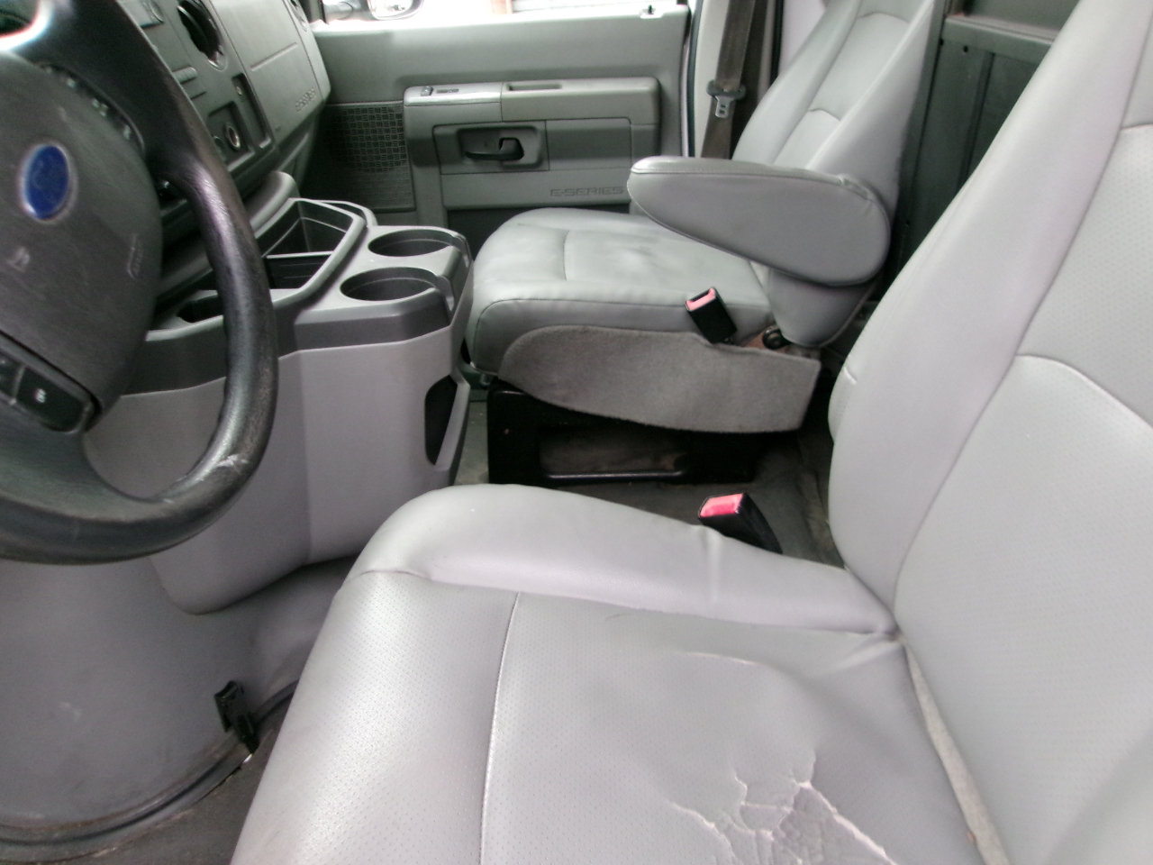 Ford Econoline E-250 2013