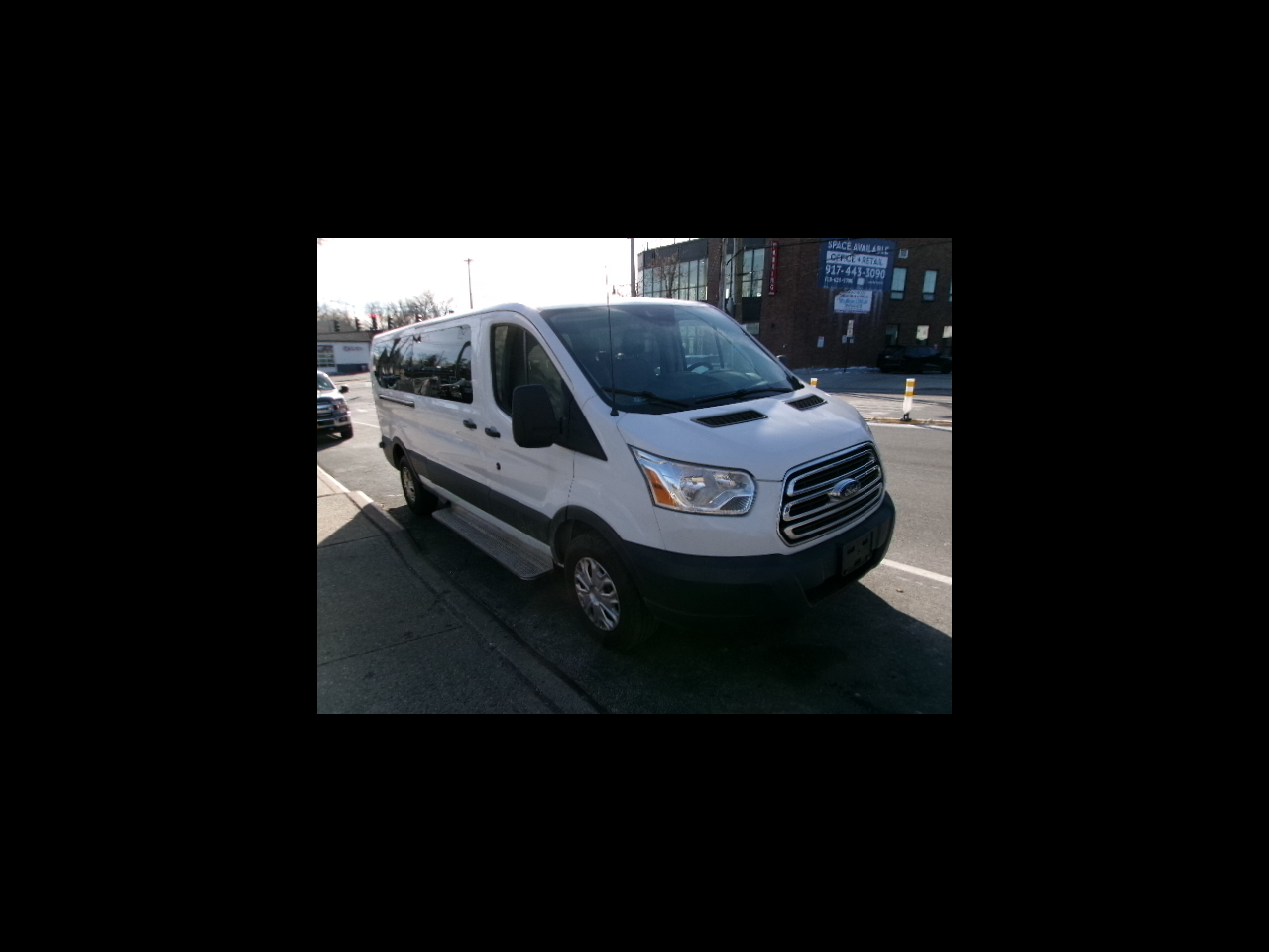 2015 Ford Transit 350 Wagon Low Roof XL w/Sliding Pass. 148-in. WB