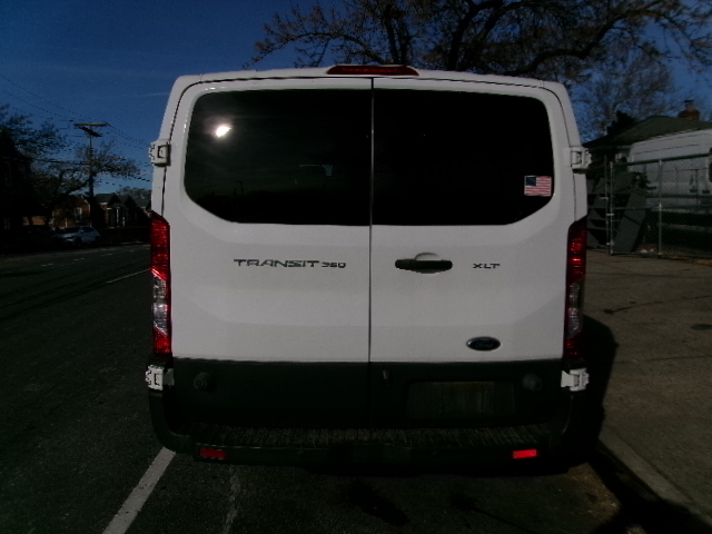 Ford Transit 350 Wagon Low Roof XL w/Sliding Pass. 148-in. WB 2015