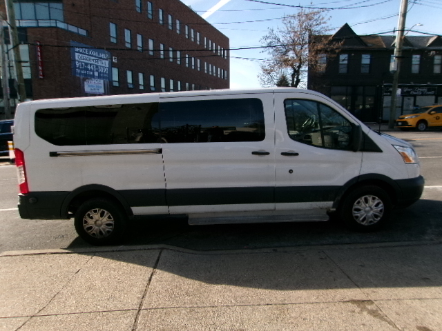 Ford Transit 350 Wagon Low Roof XL w/Sliding Pass. 148-in. WB 2015