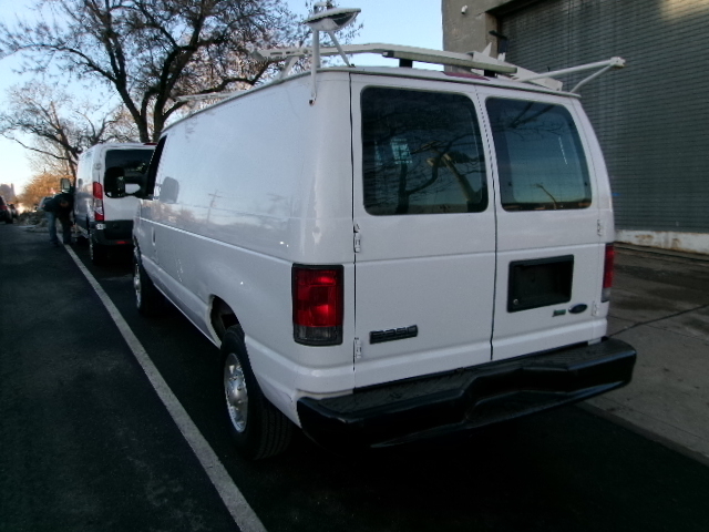 Ford Econoline E-350 Super Duty 2014