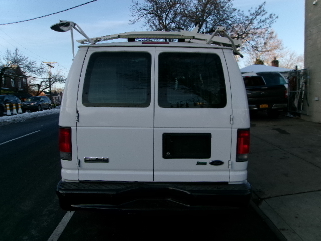 Ford Econoline E-350 Super Duty 2014