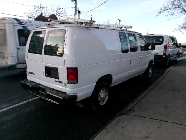 Ford Econoline E-350 Super Duty 2014