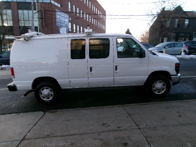 Ford Econoline E-350 Super Duty 2014