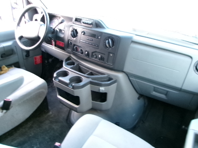 Ford Econoline E-350 Super Duty 2014