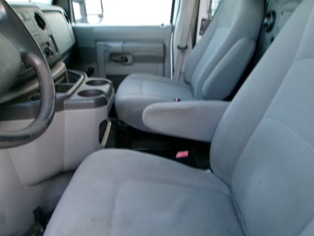 Ford Econoline E-350 Super Duty 2014