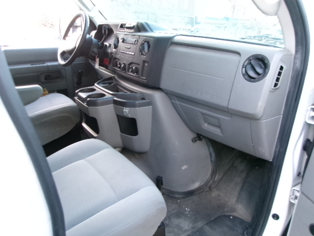 Ford Econoline E-350 Super Duty 2014